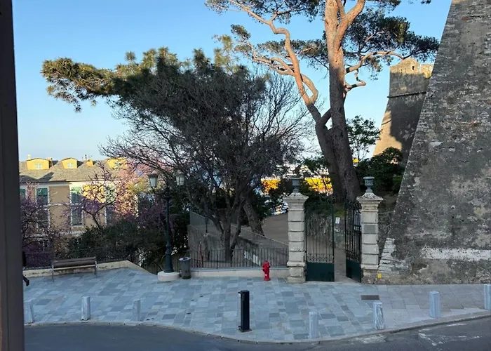 Ideal Location Triplex Centre-ville